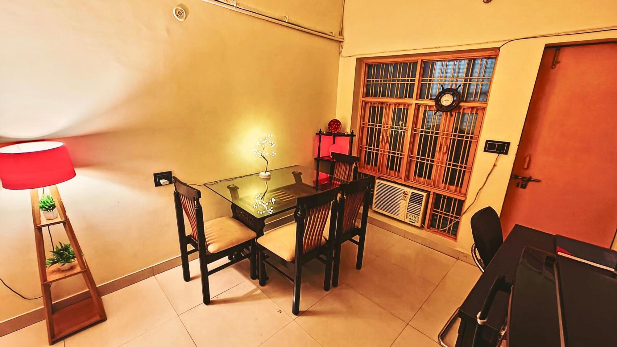 לקנאו The Yellow House - Couple'S Getaway In Gomti Nagar- 1 Bhk מראה חיצוני תמונה