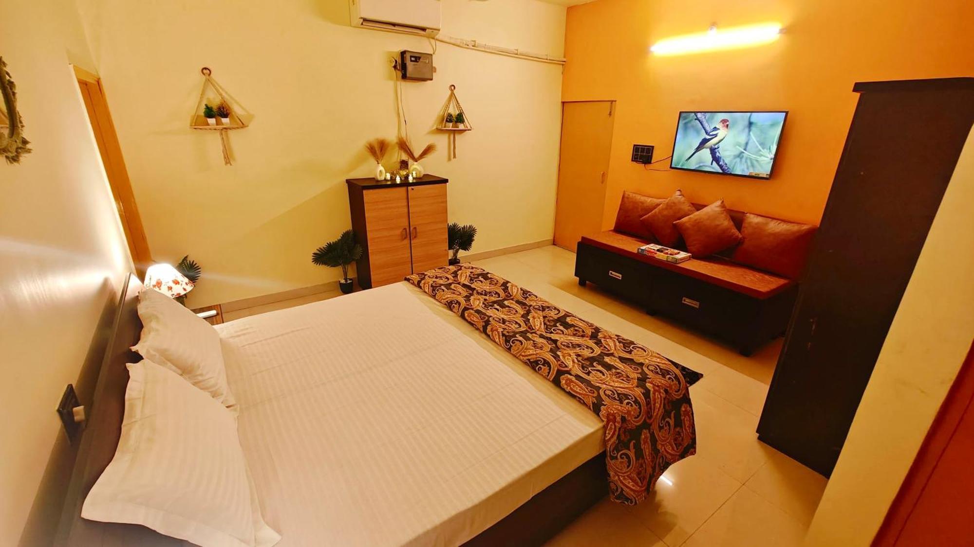 לקנאו The Yellow House - Couple'S Getaway In Gomti Nagar- 1 Bhk מראה חיצוני תמונה