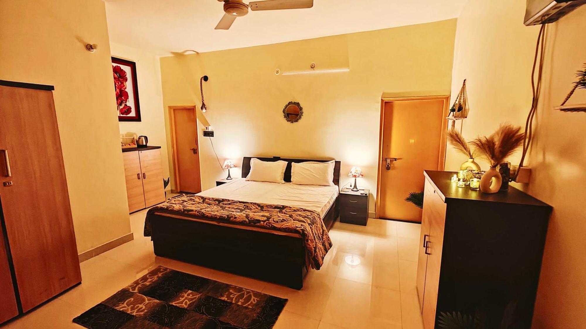 לקנאו The Yellow House - Couple'S Getaway In Gomti Nagar- 1 Bhk מראה חיצוני תמונה