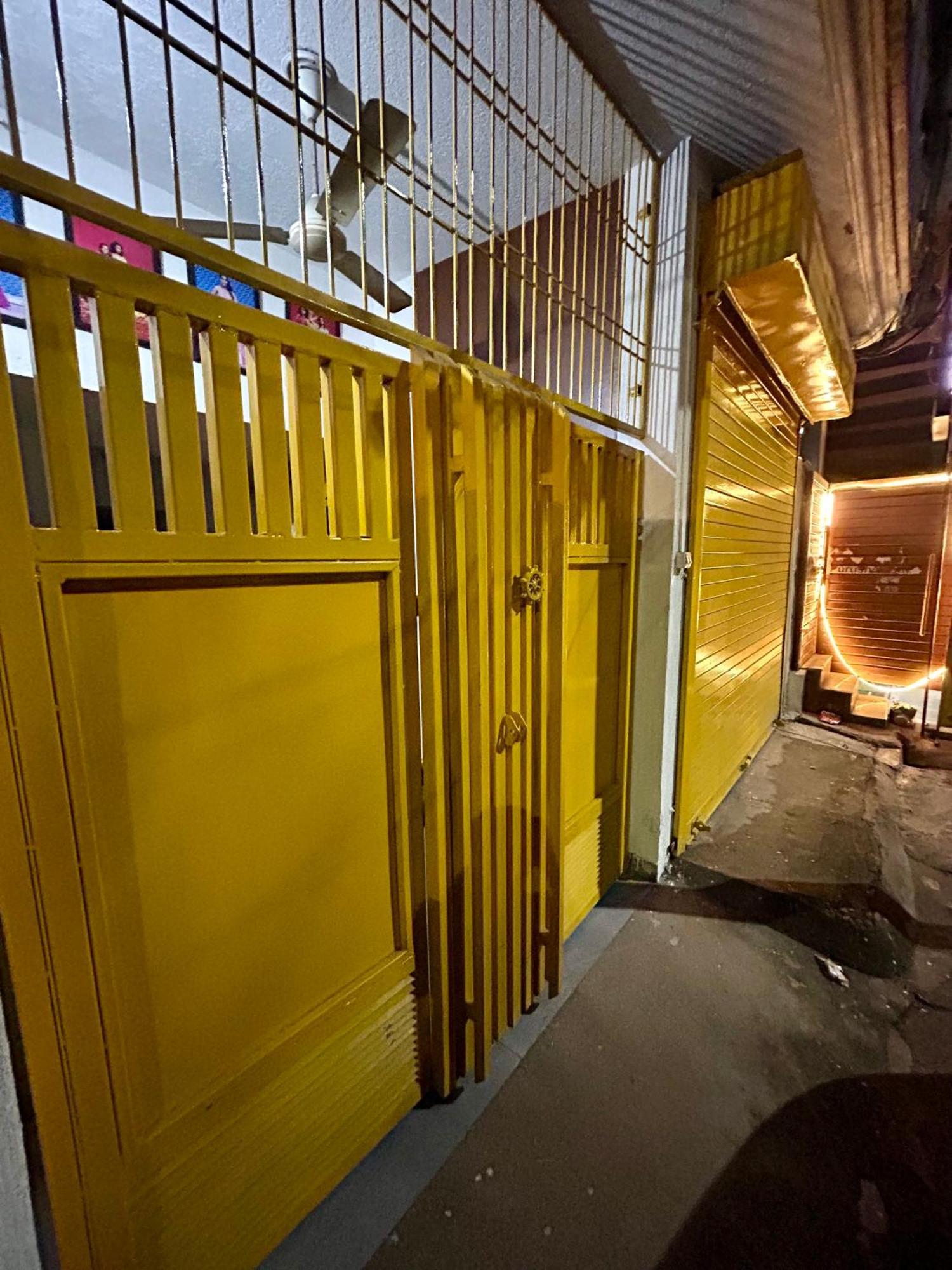 לקנאו The Yellow House - Couple'S Getaway In Gomti Nagar- 1 Bhk מראה חיצוני תמונה